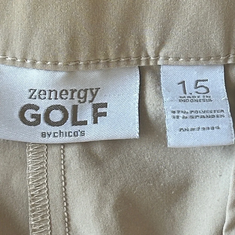 Chico's Zenergy Cargo Golf Shorts Women's 1.5 (10) Tan Khaki Travel Performance